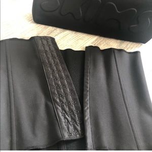 SKIMS WAIST Trainer Size Small Brand New!